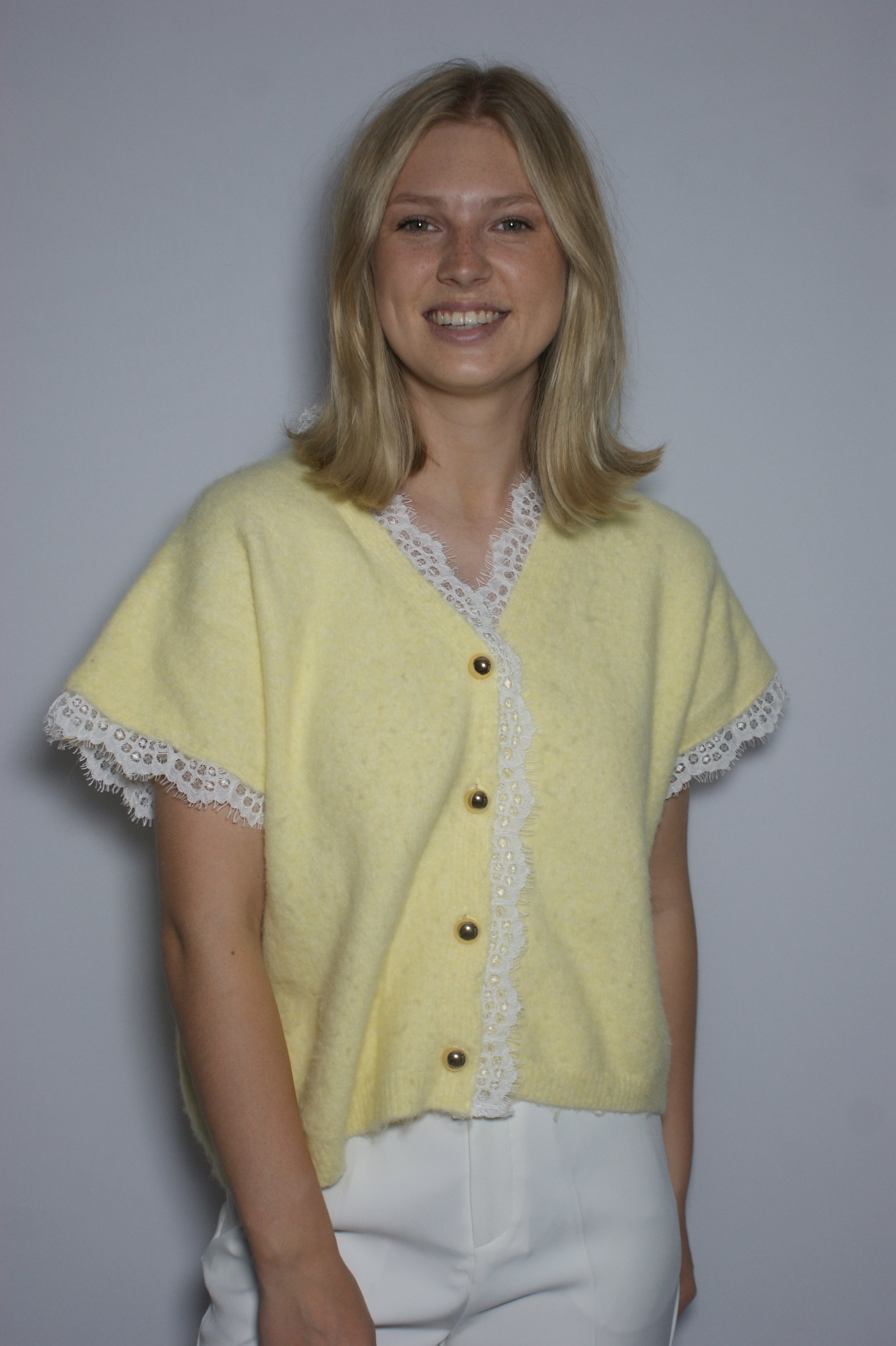 Nina yellow sweater